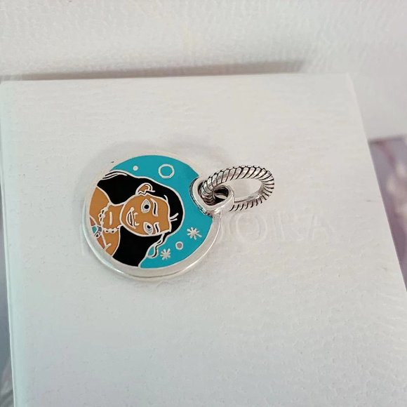 Pandora Disney Parks, Princess Half Marathon Charm - Moana 19.3 Fairy Tale - Picture 3 of 4